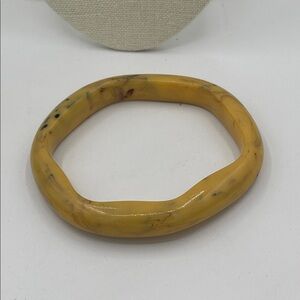 3.25.26-6 Vintage Yellow Marbled Resin Bangle Bracelet